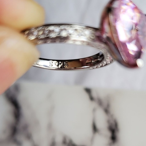 New Elegant Pink Sapphire Heart Ring - Picture 8 of 9